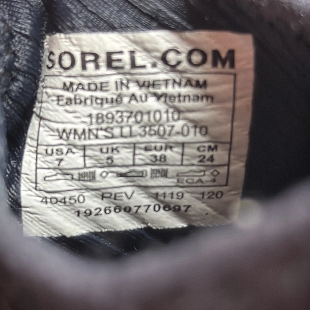 SOREL Kinetic Sneak, Knit Sneaker with Scalloped Sole and Stretch Straps size 7